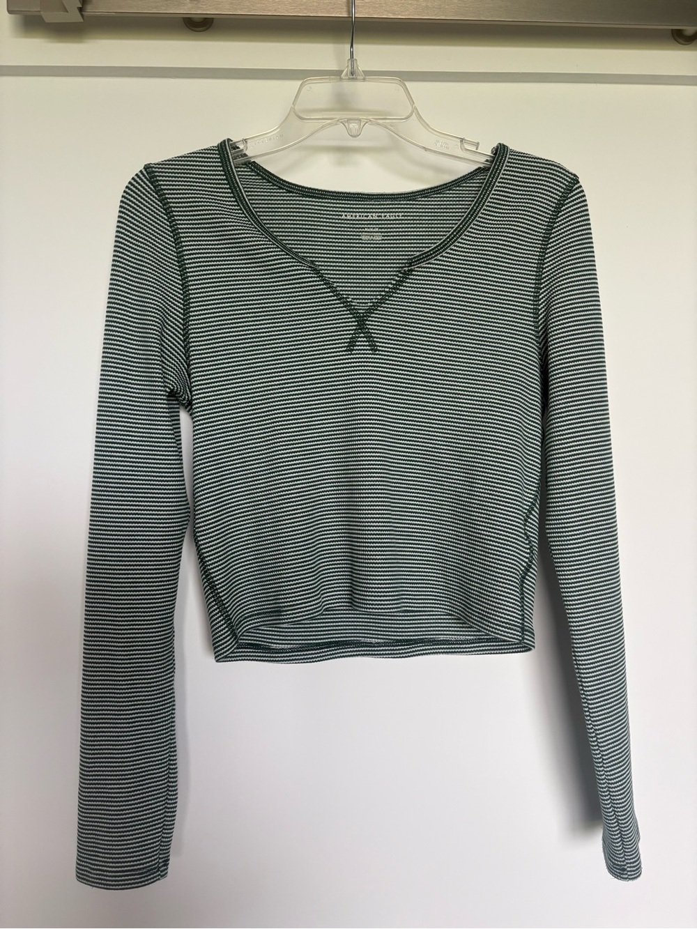 American Eagle Striped Green Long-Sleeve Crop Top - Women